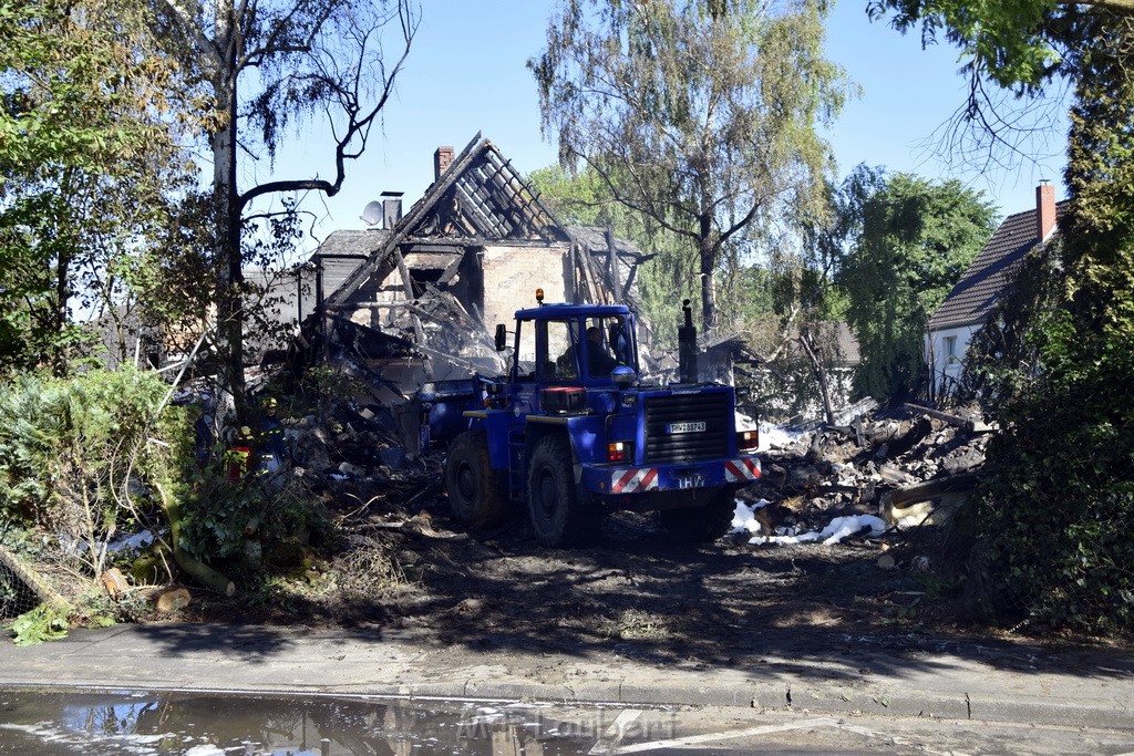 Grossfeuer Einfamilienhaus Siegburg Muehlengrabenstr P1345.JPG - Miklos Laubert